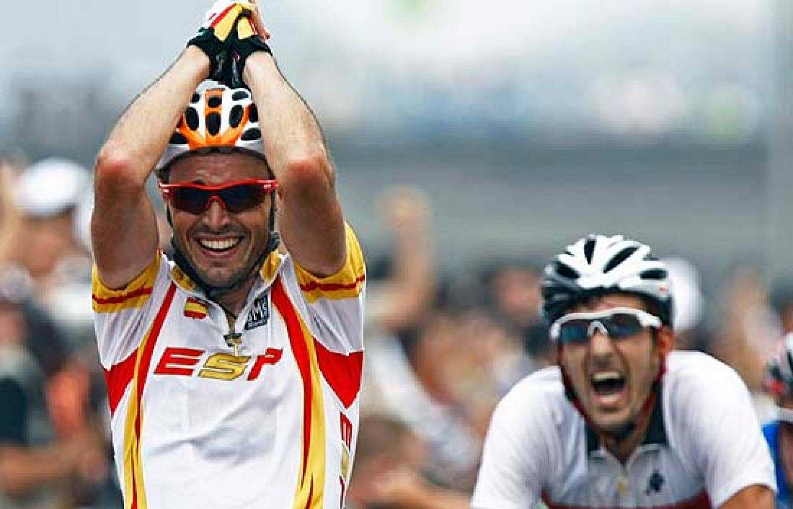 El asturiano inaugura el medallero español con el oro en ciclismo en ruta.