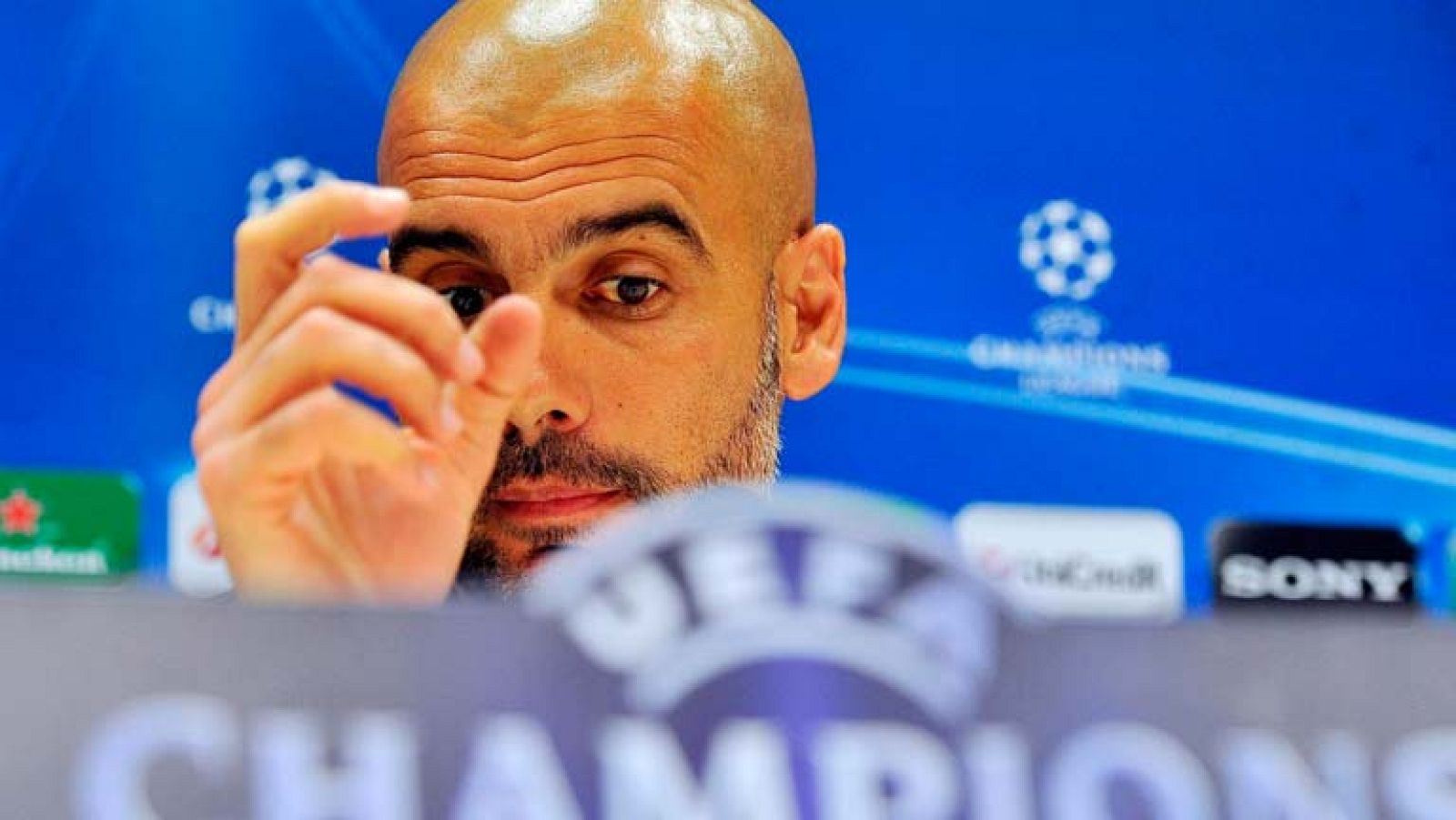 El técnico del Barcelona, Pep Guardiola, ha considerado que el hecho de que el Milan esté satisfecho del empate a cero en San Siro es "el mejor elogio", aunque ha reconocido que el partido de vuelta de cuartos de final de Liga de Campeones "será terr