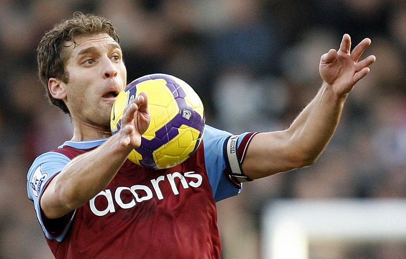 Stiliyan Petrov, capitán del Aston Villa, sufre leucemia aguda