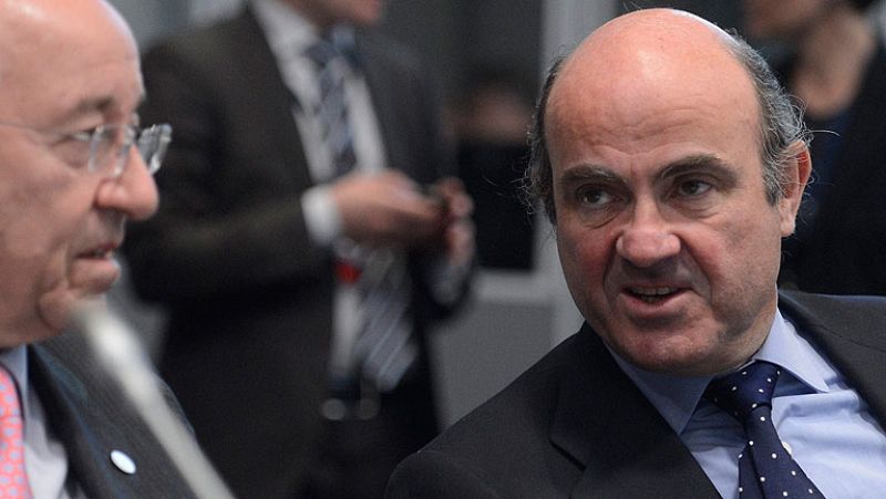 El BCE urge a España a aplicar los presupuestos y De Guindos propone acortar algunos trámites