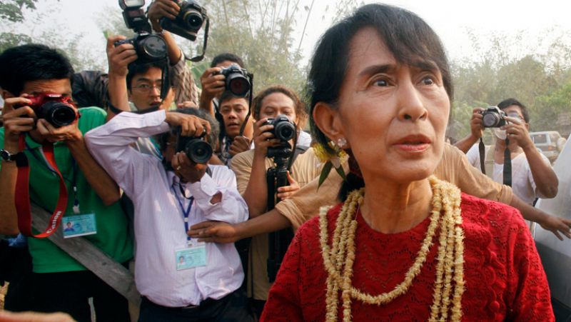 La opositora Suu Kyi gana un escaño del Parlamento de Birmania