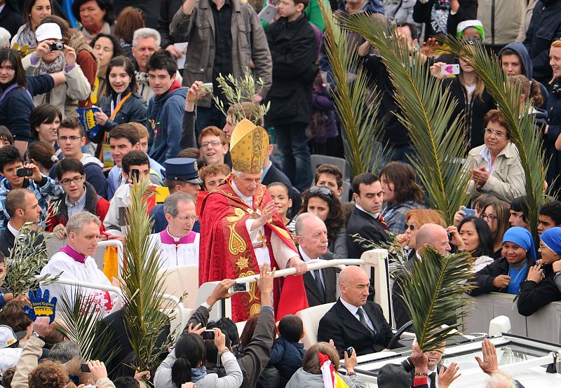 Benedicto XVI da inicio a los ritos de la Semana Santa con la procesión de las Palmas