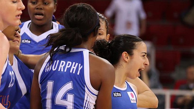 El Ros Casares supera al Rivas en una vibrante e histórica final de Euroliga (52-65)