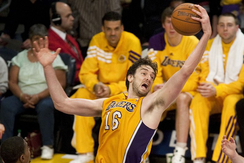 Bryant y Gasol logran una merecida victoria para los Lakers ante los Warriors