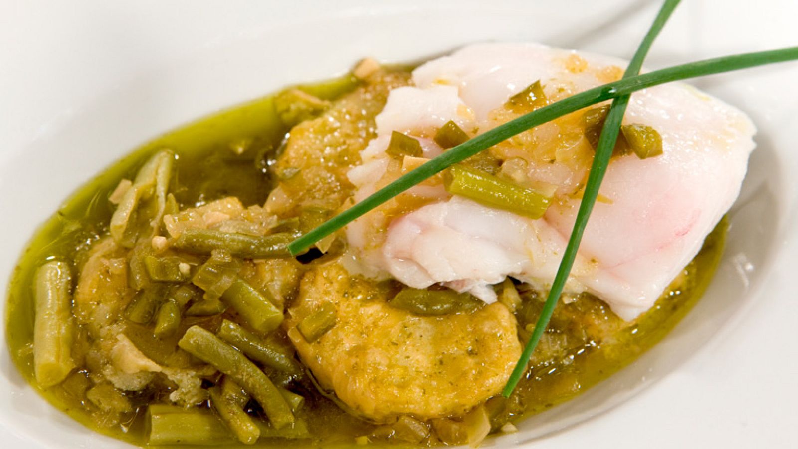 Pescadilla con patatas en salsa verde