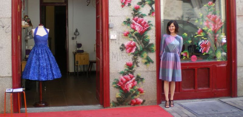 Aprende a coser a máquina mientras tomas café