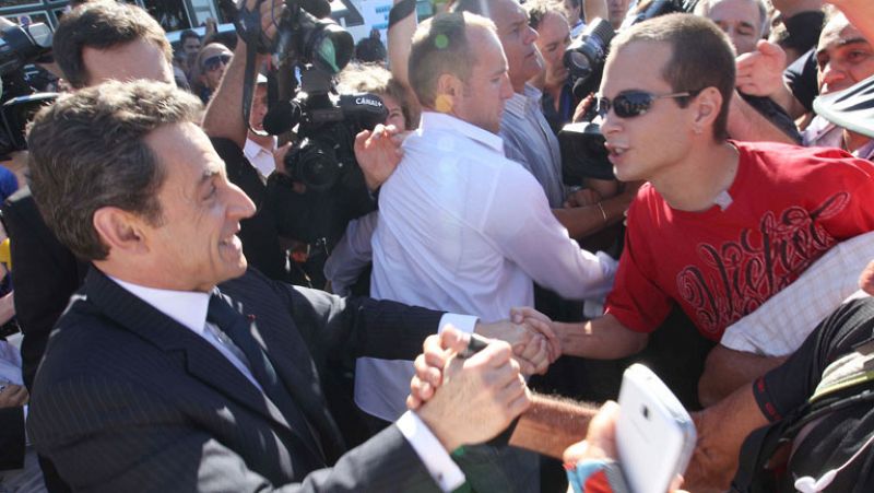Detienen a un joven por insultar a Nicolás Sarkozy en un aeropuerto de La Reunión