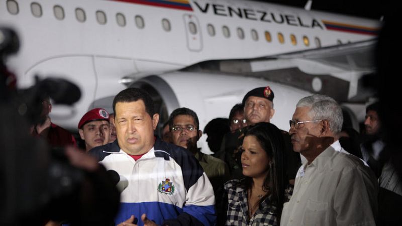 Hugo Chávez regresa a Venezuela tras ser tratado con radioterapia en Cuba