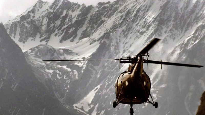 Alrededor de un centenar de soldados quedan sepultados por un alud de nieve en Pakistán