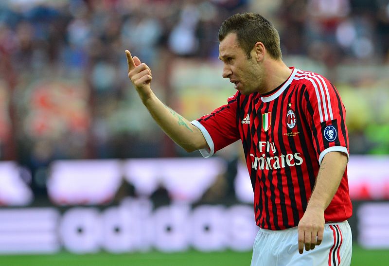 El Milan acusa el desgaste con el Barcelona y pierde en el regreso de Cassano