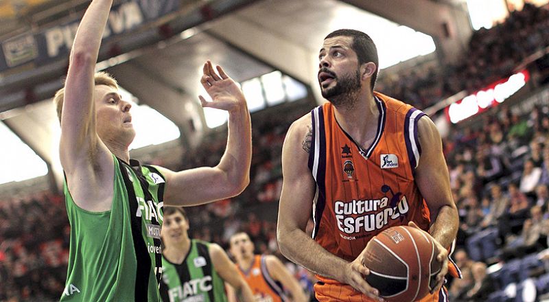 El Valencia se saca de la manga su mejor baloncesto para ganar al Joventut