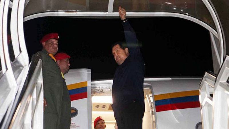 Chávez vuelve a Cuba para recibir un tercer ciclo de radioterapia con ánimos electorales