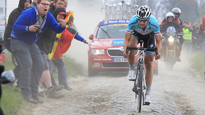 Tom Boonen entra en la leyenda del ciclismo sobre los adoquines de la París-Roubaix