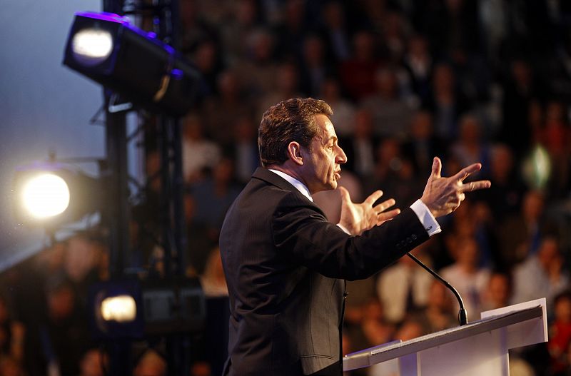 Un Sarkozy menos 'super' para seguir en el Elíseo