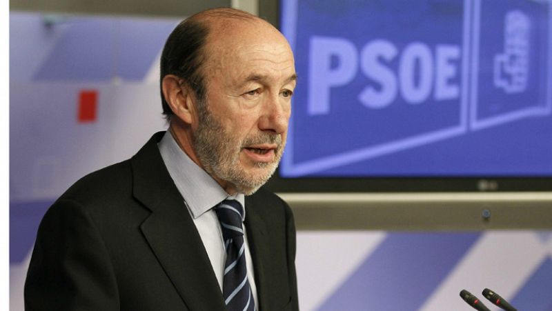 Rubalcaba ve "deplorable" que De Guindos y el PP se contradigan sobre copago sanitario
