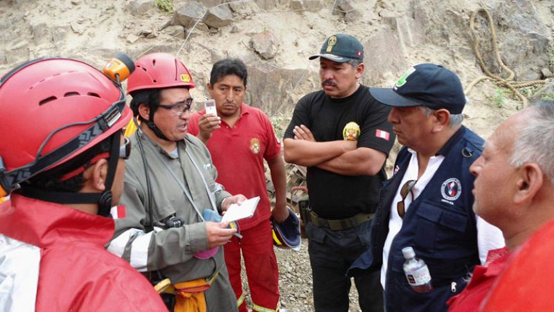 Uno de los mineros atrapados de Perú: "estamos tranquilos, rezando para que nos rescaten"