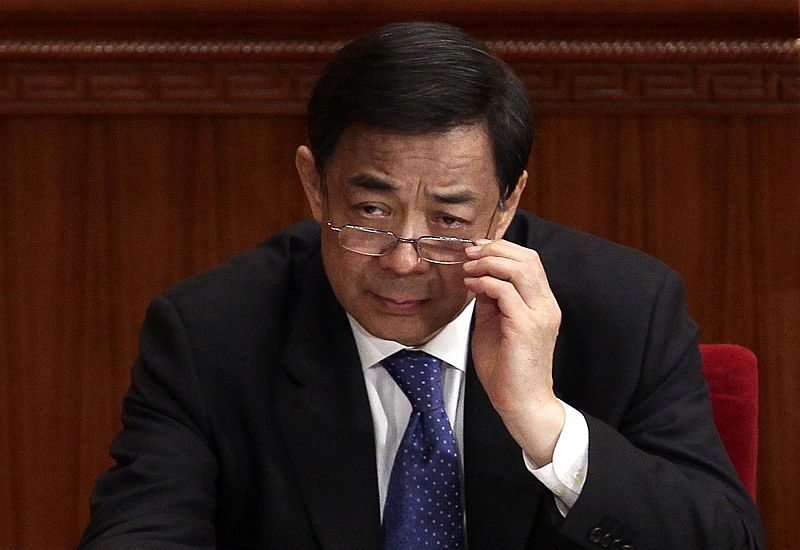 China culmina la 'purga' del líder provincial Bo Xilai y acusa a su mujer de asesinar a un británico