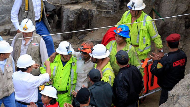 Rescatan con éxito a los nueve mineros atrapados en la mina a Cabeza de Negro de Perú