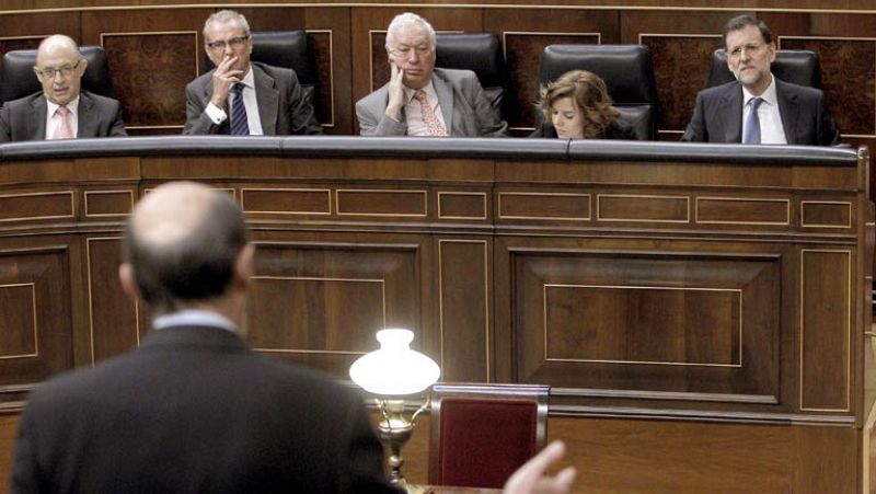 Rajoy a Rubalcaba: No retrase renovar los órganos constitucionales; deje de predicar y dé trigo