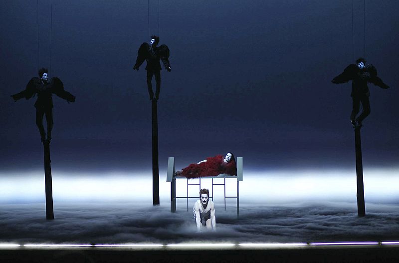 Robert Wilson ordena y desordena la vida de Marina Abramovic en el Teatro Real