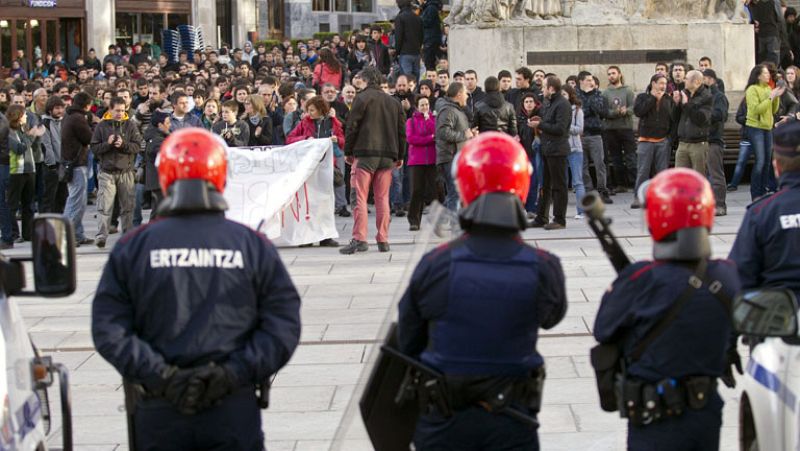 Las pelotas de goma: un arma que divide a las fuerzas antidisturbios