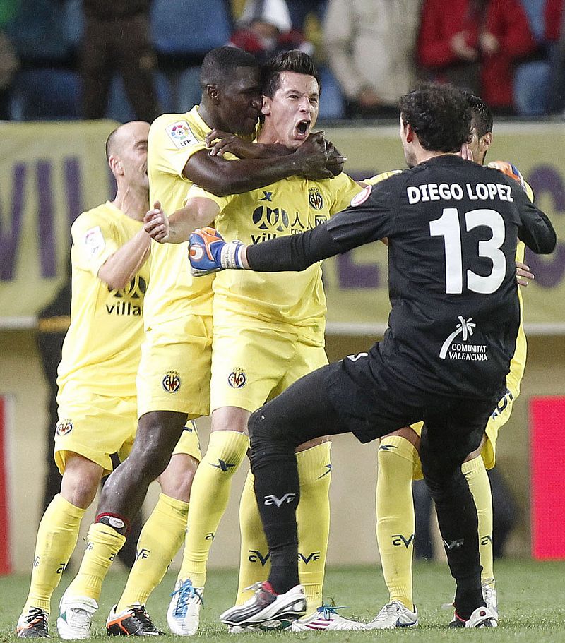 El Villarreal se aferra a la salvación con gol en el último suspiro ante el Málaga (2-1)