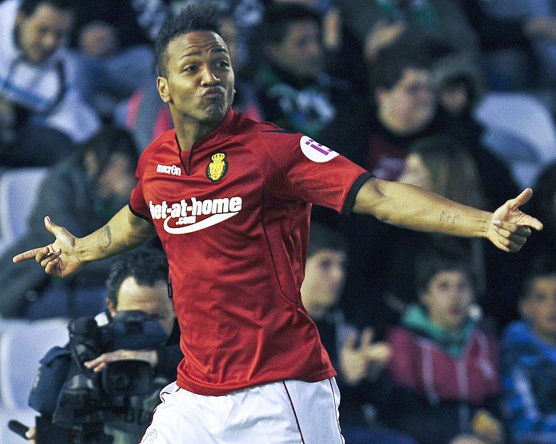 El Mallorca golea a un Racing que se asoma a Segunda (0-3)