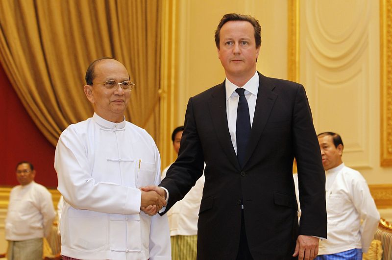 El primer ministro británico pide levantar las sanciones sobre Birmania tras visitar el país