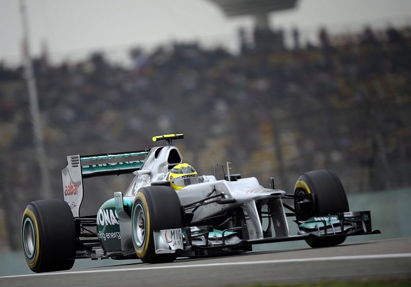 Rosberg logra su primera 'pole' y Alonso saldrá desde la novena plaza