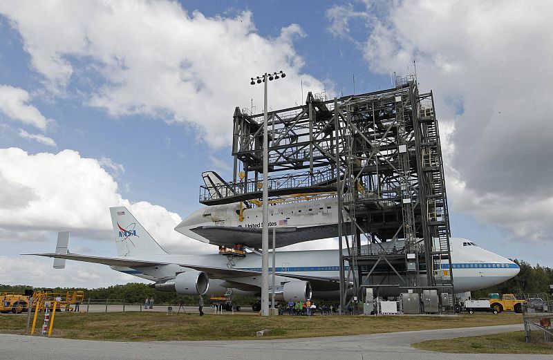 El último vuelo del Discovery: a lomos de un Boeing y rumbo a un museo