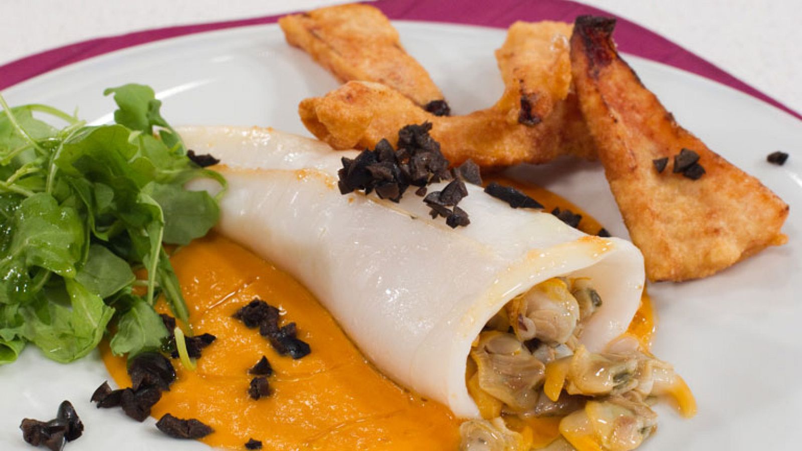 Calamares rellenos de berberechos con tempura de pimientos