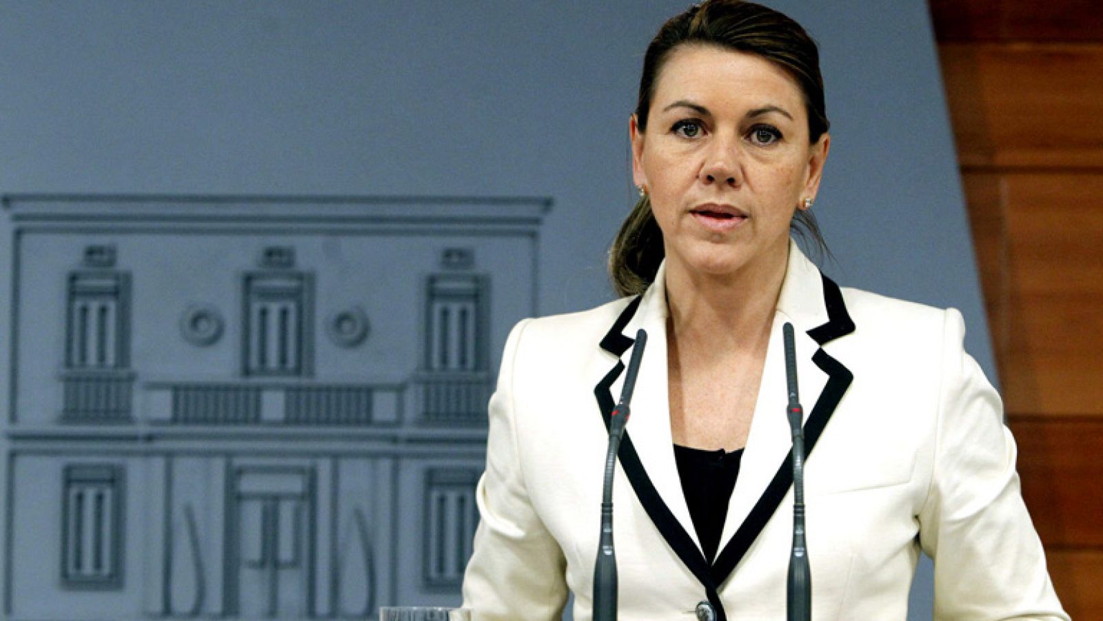 Cospedal dice que España dará "cumplida respuesta" a la expropiación de YPF - Informativo 24h | Ver