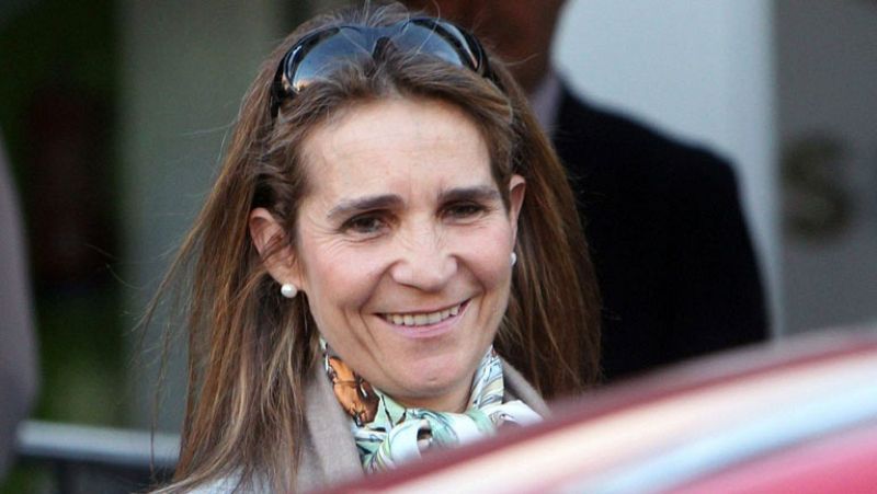 La infanta Elena, sobre la polémica del rey: "No he oído nada, he estado trabajando"