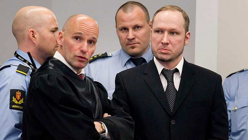 Breivik afirma ante el tribunal que prefiere la pena de muerte a la "patética" condena de 21 años