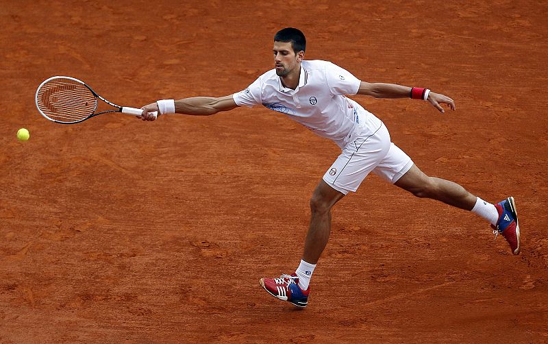 Djokovic se sobrepone al fallecimiento de su abuelo y al correoso Dolgopolov