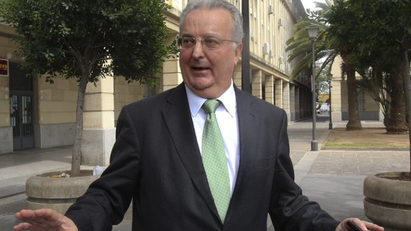 La juez imputa seis delitos al exconsejero de Empleo Antonio Fernández por el caso ERE