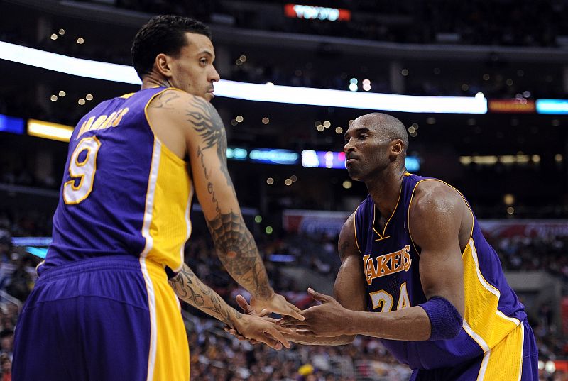 San Antonio vence en el regreso de Kobe Bryant con los Lakers (121-97)