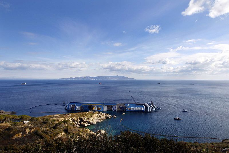 Los restos del crucero Costa Concordia serán retirados como máximo en un año