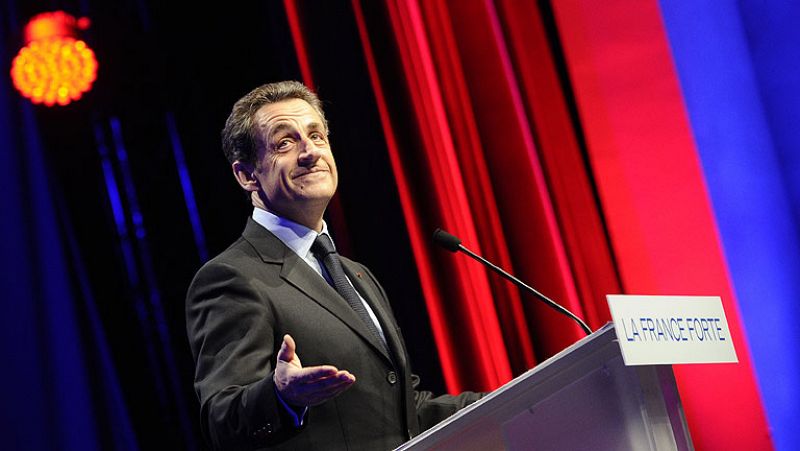 Hollande habla de reorientar al crecimiento a Europa y Sarkozy atribuye el resultado a la crisis