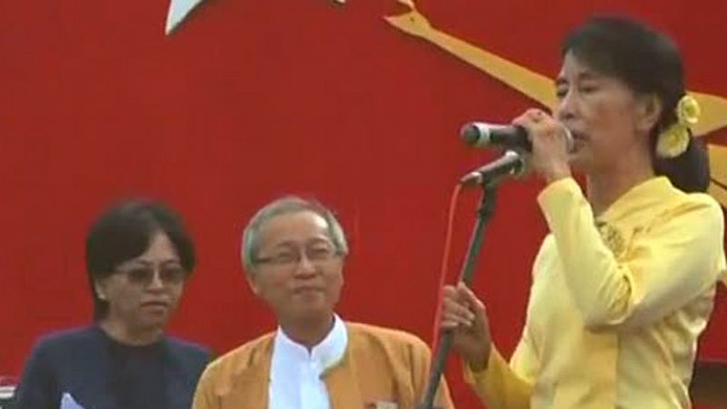 La líder opositora birmana se niega a jurar la constitución para entrar en el Parlamento