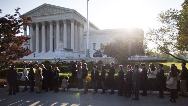 El Supremo de EE.UU. estudia la constitucionalidad de la ley de inmigración de Arizona