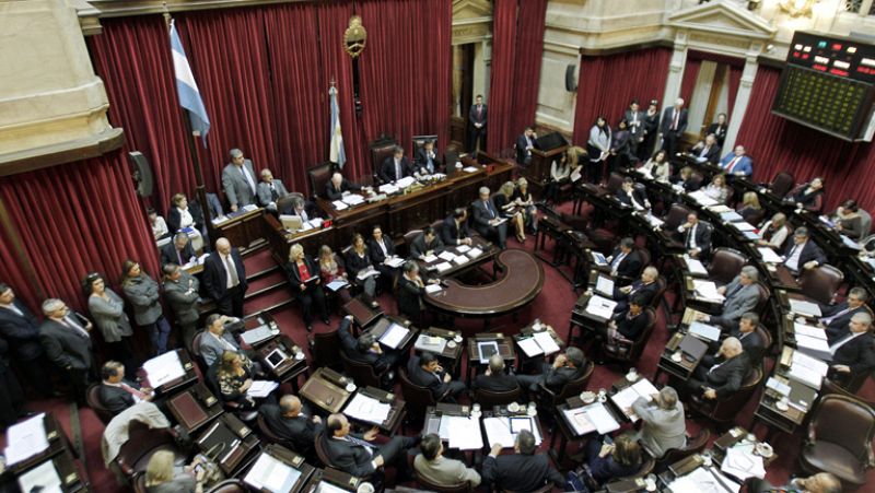 El Senado argentino aprueba la expropiación de la mayor parte de la participación española en YPF