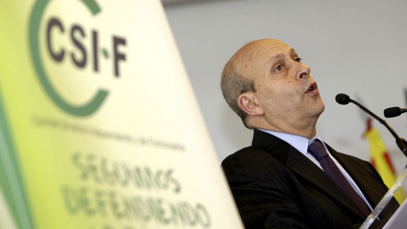 Wert legitima la "exigencia" a los estudiantes porque "el dinero sale de la gente "