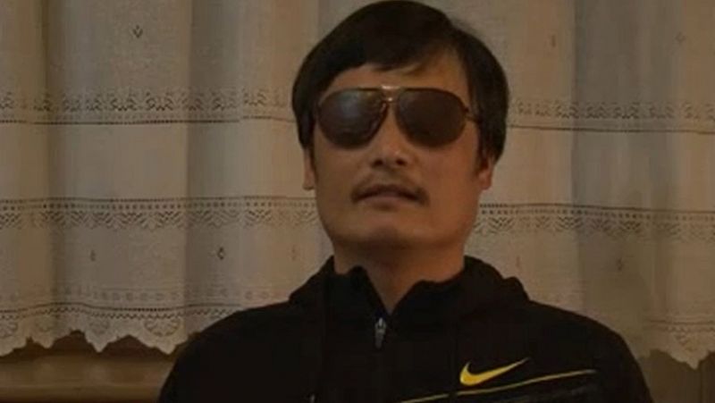 El disidente chino Chen Guangcheng escapa de su arresto domiciliario