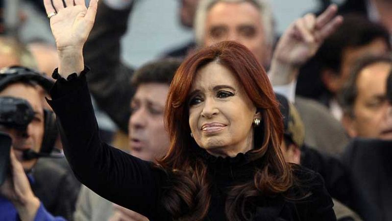 Cristina Fernández celebra la expropiación de YPF con un baño masas y promete más Estado