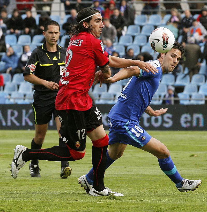 El Mallorca vence al Getafe y el Sporting toma aire ante el Espanyol