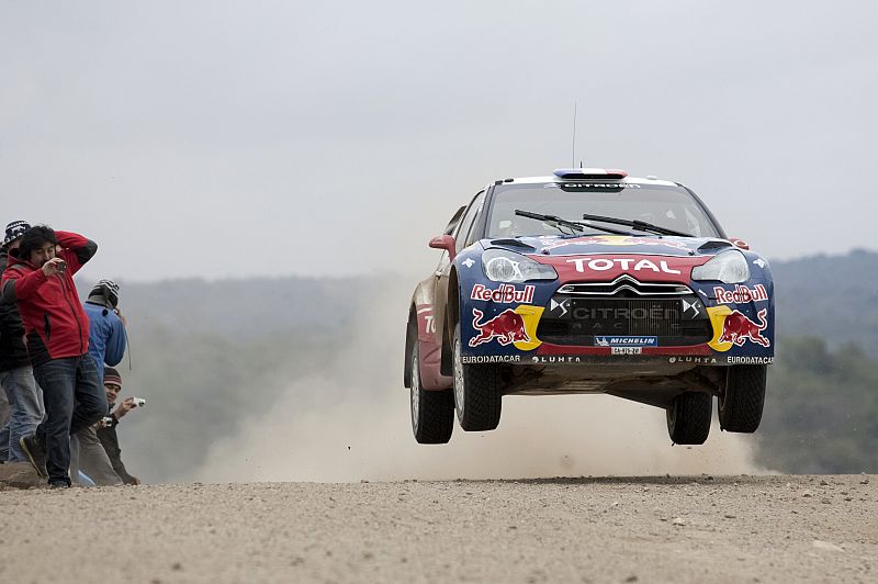 Loeb mantiene una mínima ventaja sobre Hirvonen en el Rally de Argentina