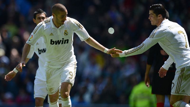 El Real Madrid se pone a tiro de alirón con su triunfo ante el Sevilla (3-0)