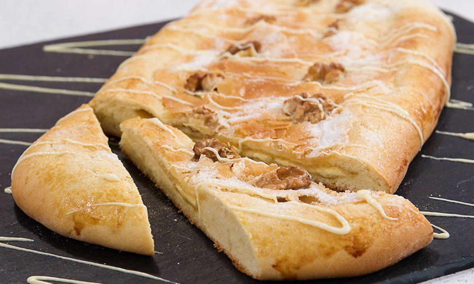 Saber cocinar - Postre - Coca rellena de chocolate blanco