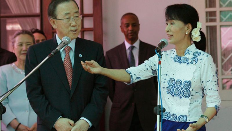 El secretario general de la ONU visita a la opositora birmana Aung San Suu Kyi